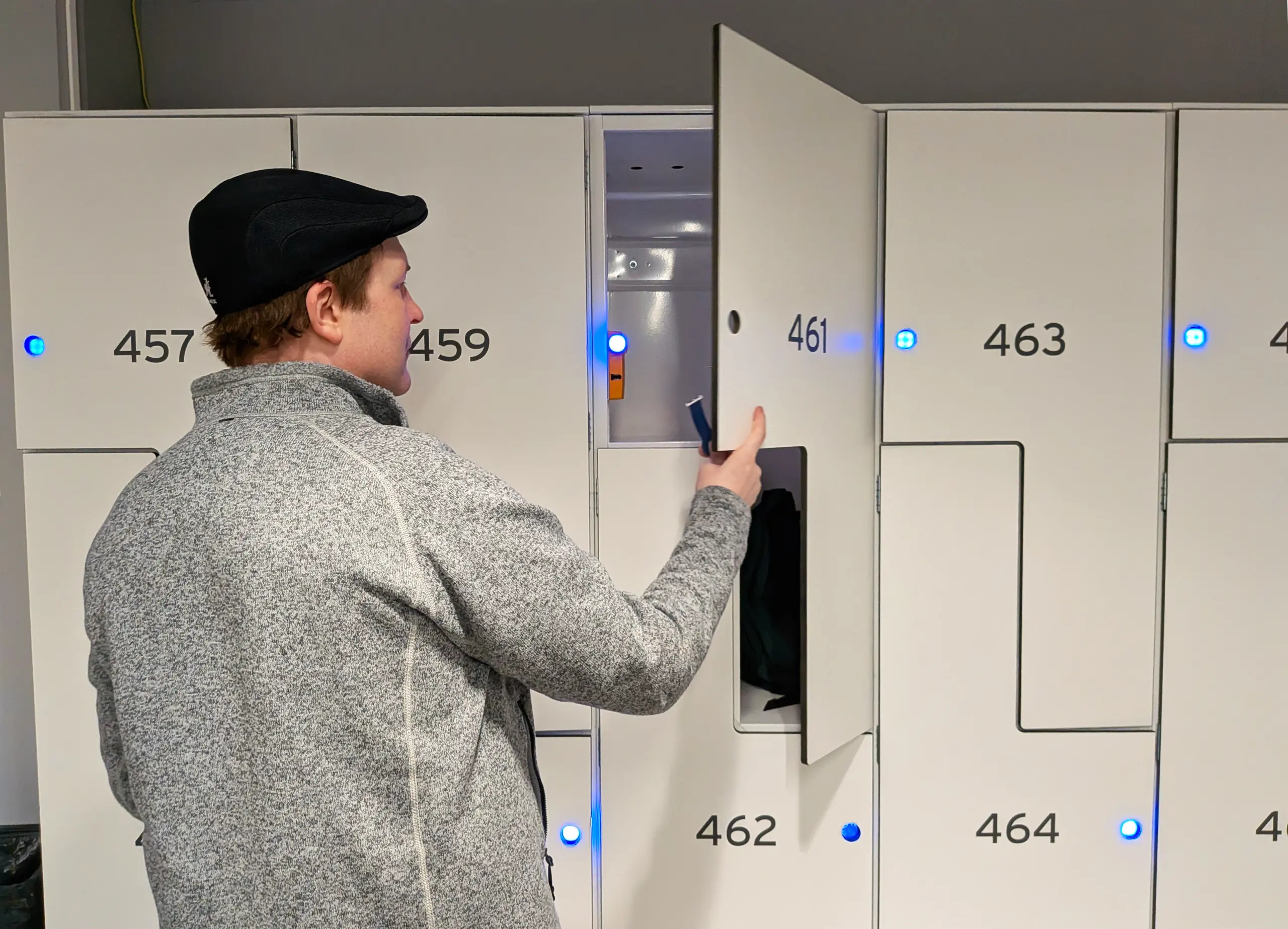 Enkoran älylukittavat Smart Lockers kaapit käytössä Matinkylän uimahallissa 